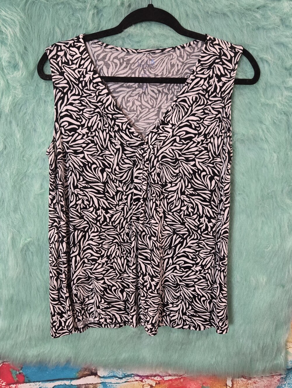 Croft & Barrow Black And White Zebra Print Sleeveless V Neck Top Size M